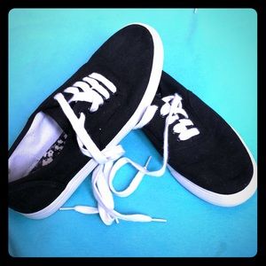 Mossimo Supply Co size 7 Black sneakers